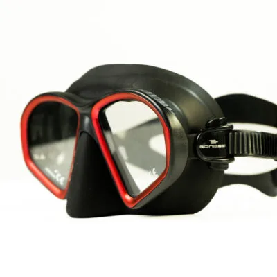 Mask Athena Black Red white background (2)