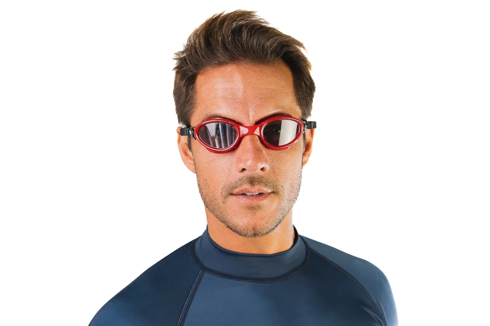 Swimming goggles
